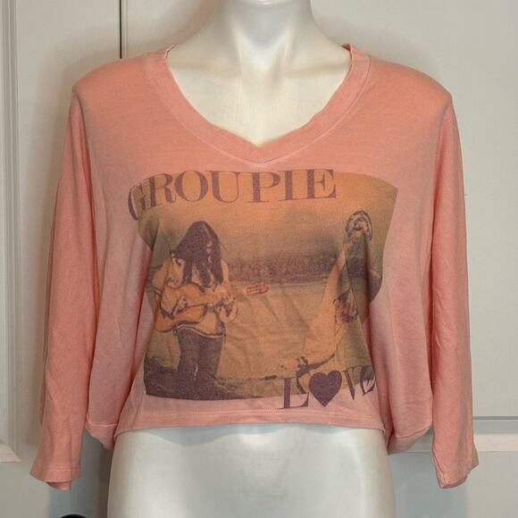 Brokedown Peach V-neck Groupie Love Graphic Batwing Band Tee XS - Picture 1 of 7